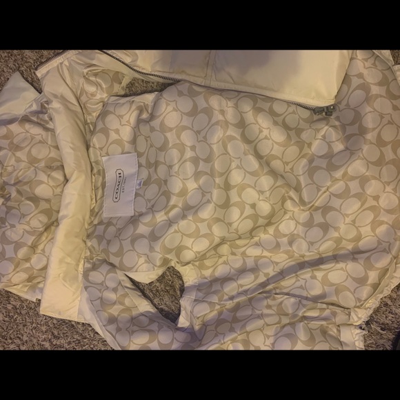 Coach women’s signature vest - Picture 2 of 3